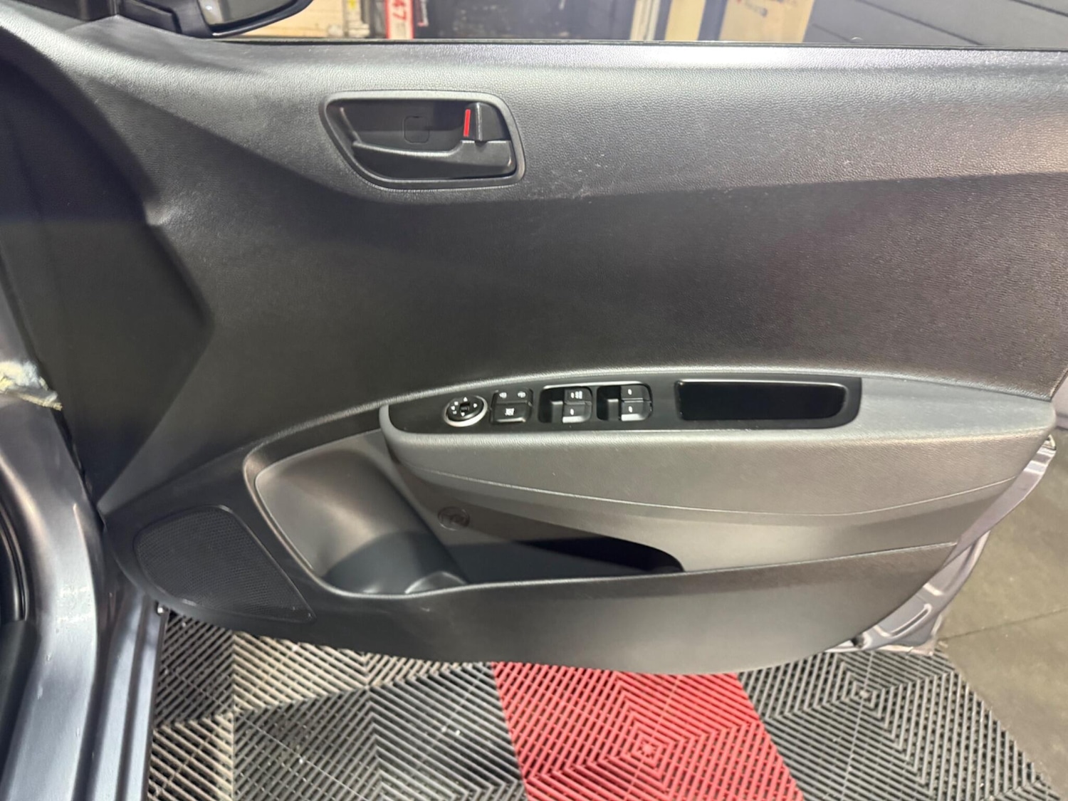 Used Hyundai i10 2017 for sale - 77291427: Photo 35