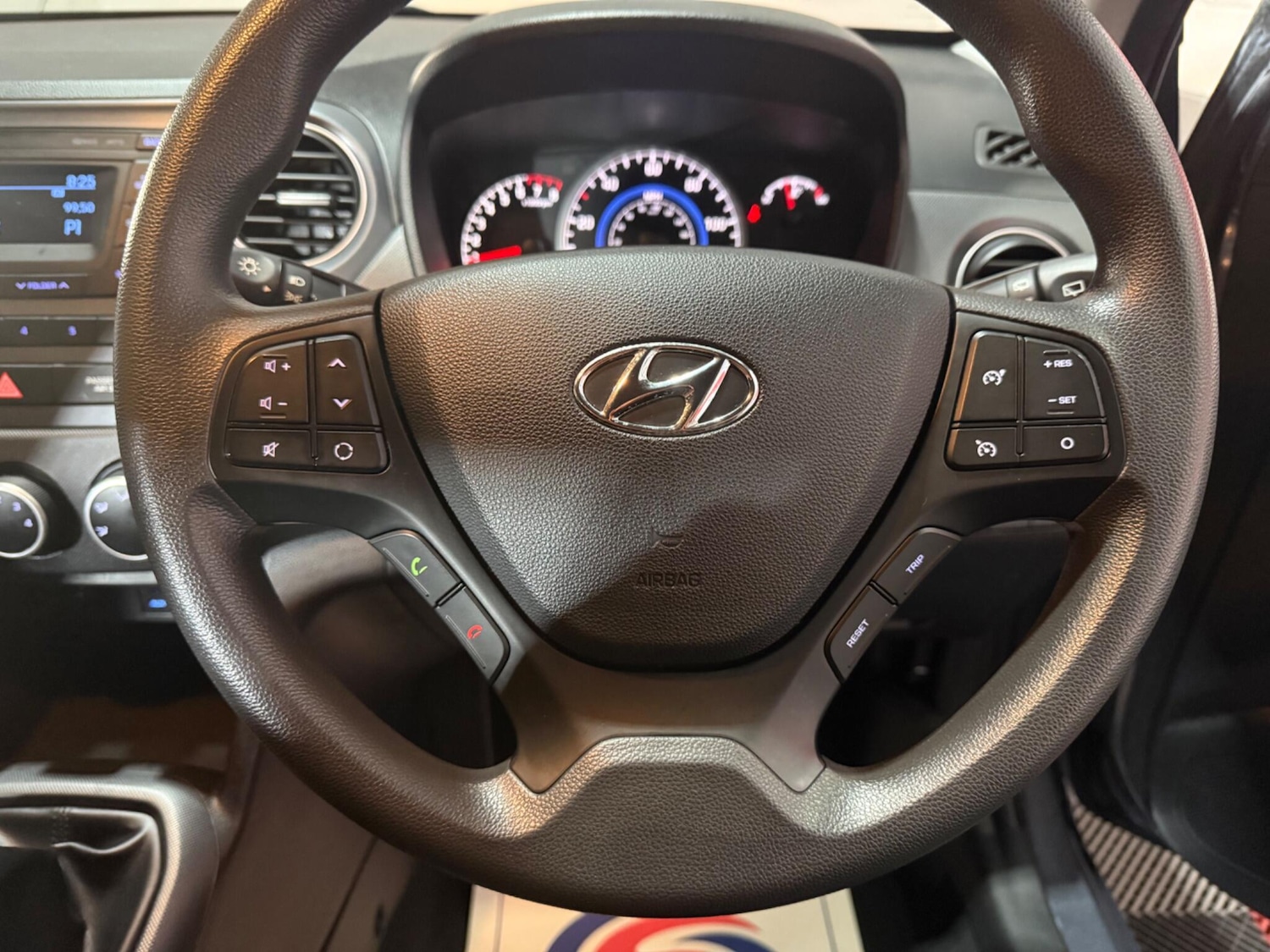 Used Hyundai i10 2017 for sale - 77291427: Photo 51