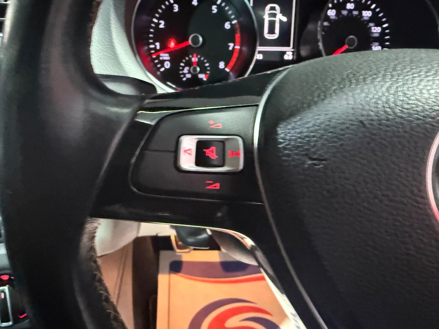 Used Volkswagen Polo 2015 for sale - 76562410: Photo 28