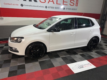 Used Volkswagen Polo 2015 for sale - 76562410: Photo