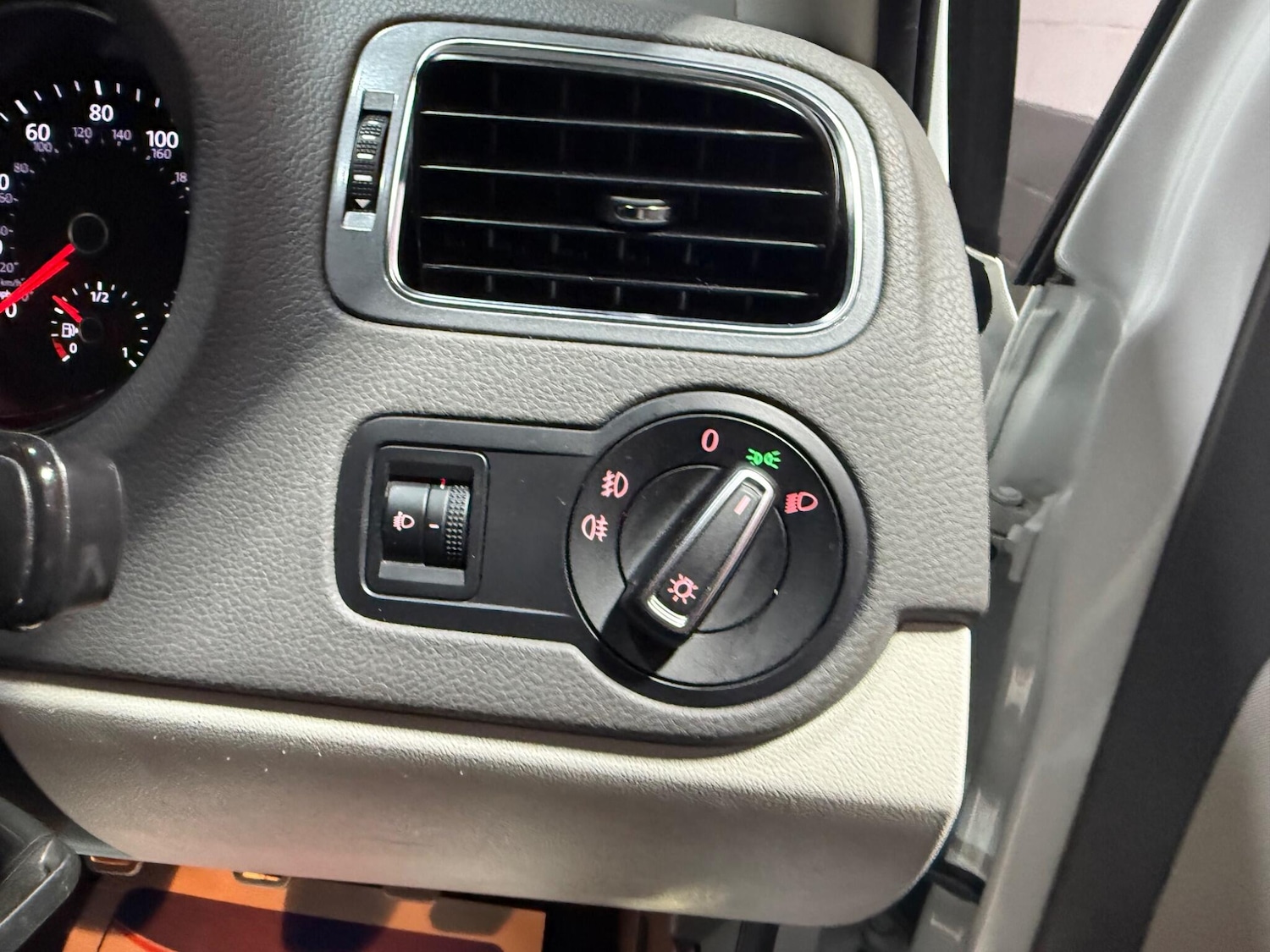 Used Volkswagen Polo 2015 for sale - 76562410: Photo 30