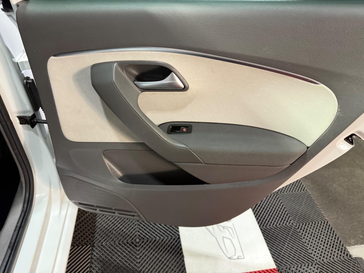 Used Volkswagen Polo 2015 for sale - 76562410: Photo 32