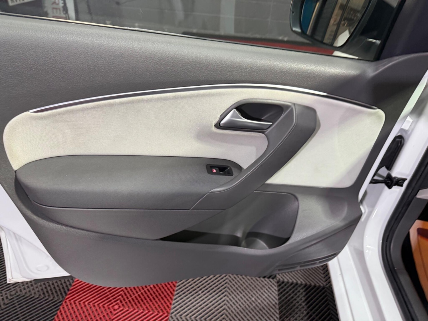 Used Volkswagen Polo 2015 for sale - 76562410: Photo 35