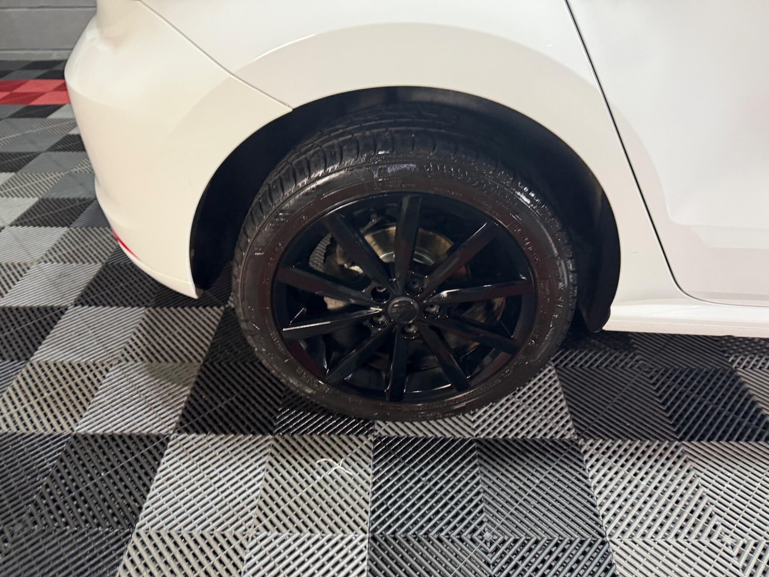 Used Volkswagen Polo 2015 for sale - 76562410: Photo 36