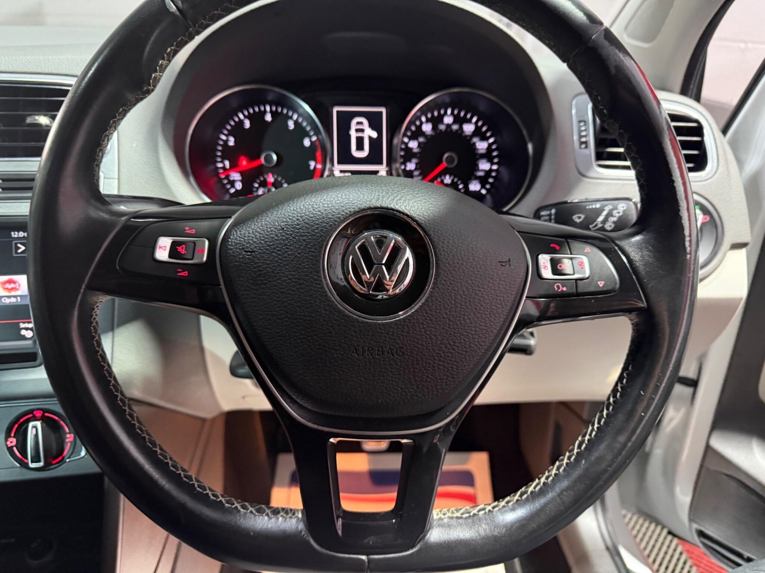 Used Volkswagen Polo 2015 for sale - 76562410: Photo 53