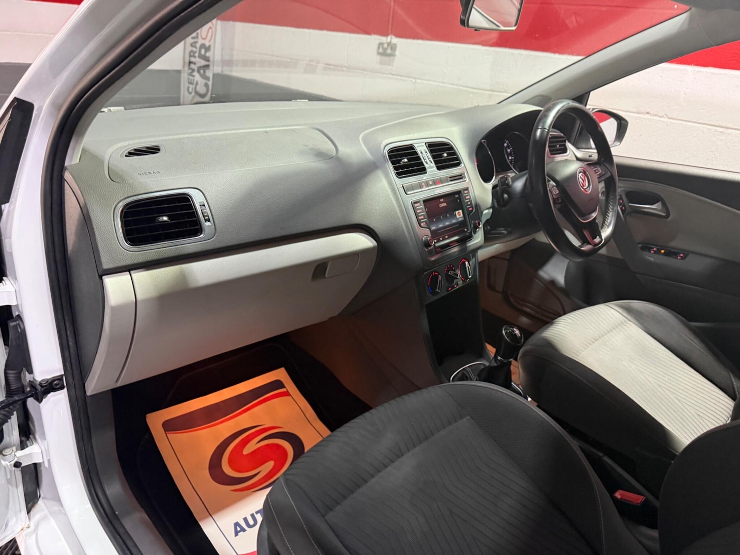 Used Volkswagen Polo 2015 for sale - 76562410: Photo 63