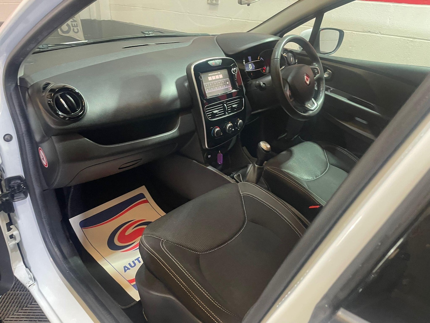 Used Renault Clio for sale - 76549845: Photo 20