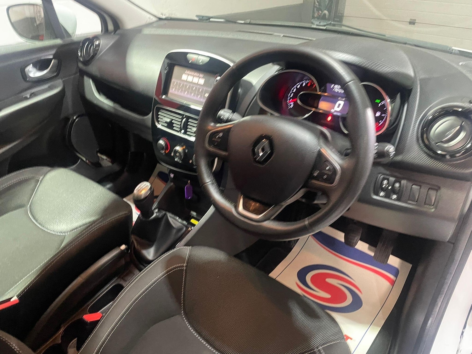 Used Renault Clio for sale - 76549845: Photo 23