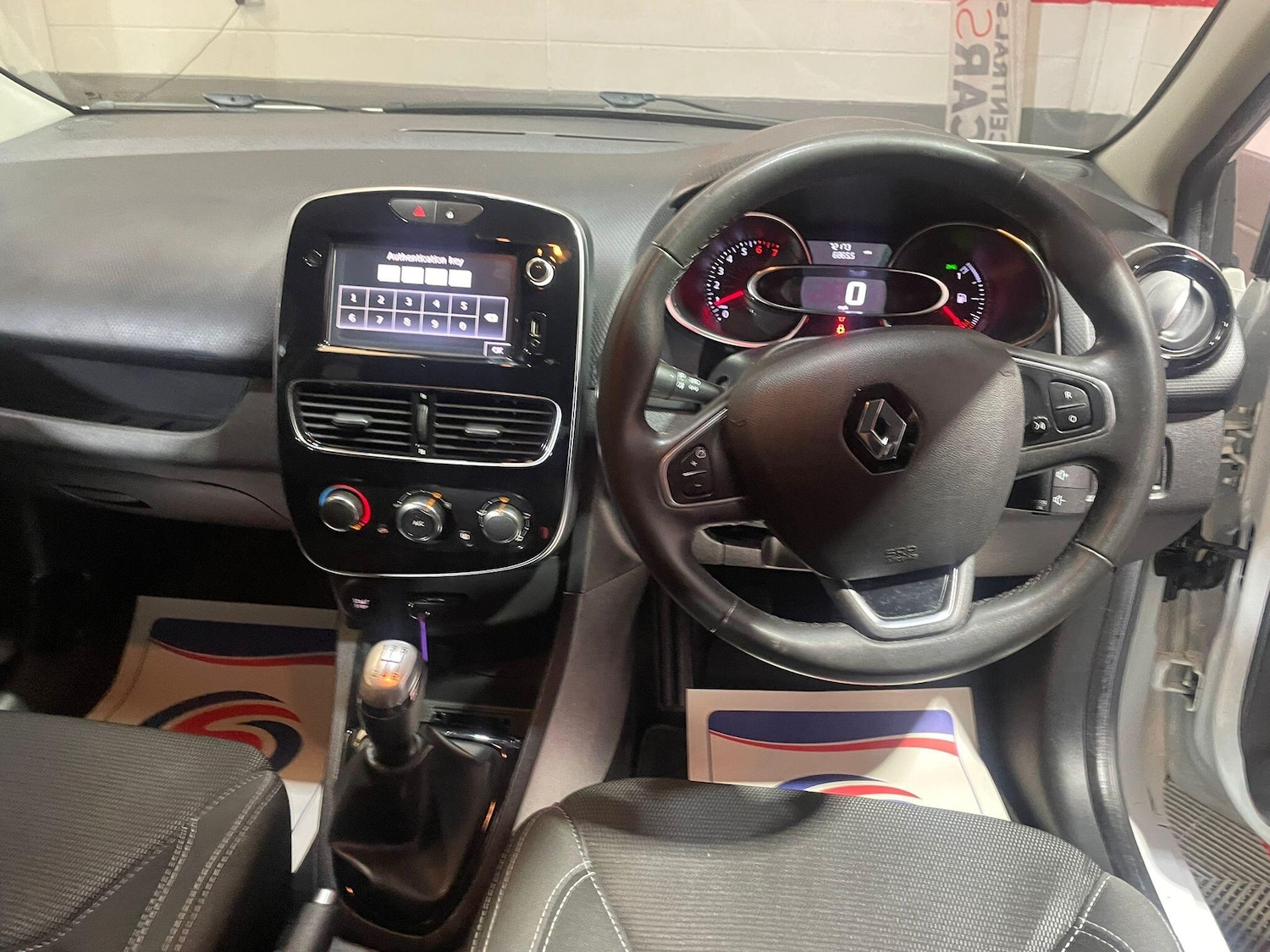 Used Renault Clio for sale - 76549845: Photo 24