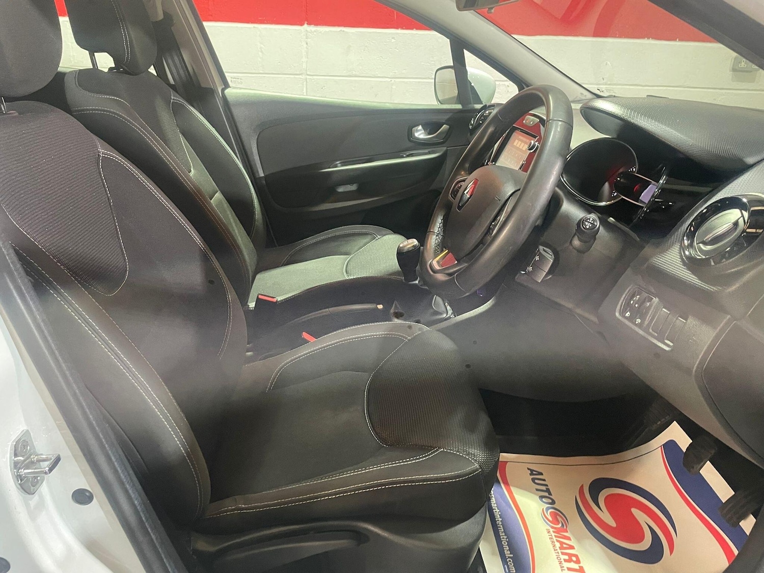 Used Renault Clio for sale - 76549845: Photo 25