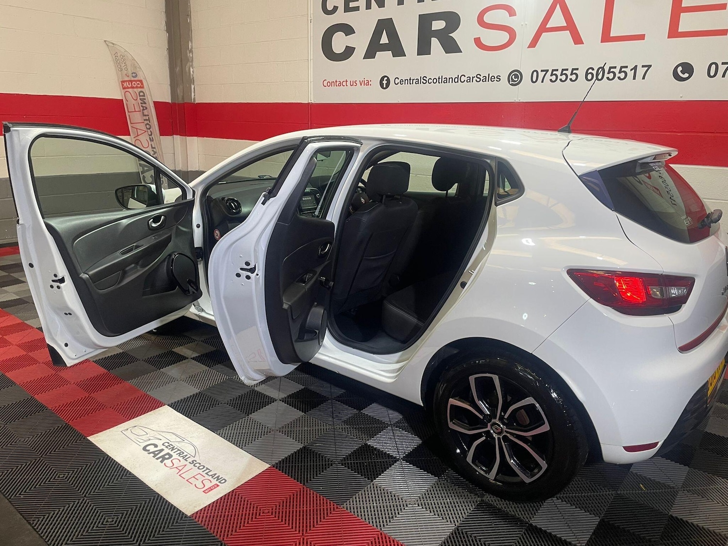 Used Renault Clio for sale - 76549845: Photo 3