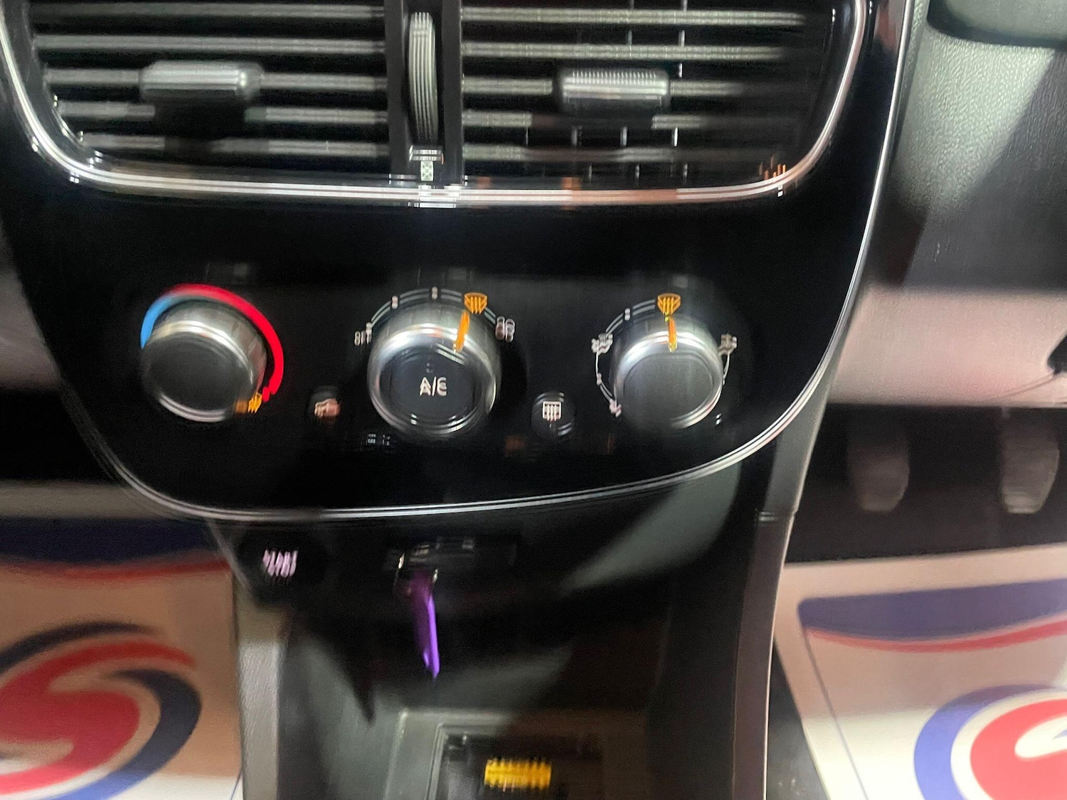 Used Renault Clio for sale - 76549845: Photo 33