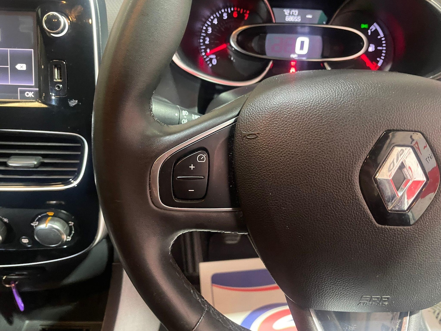 Used Renault Clio for sale - 76549845: Photo 36