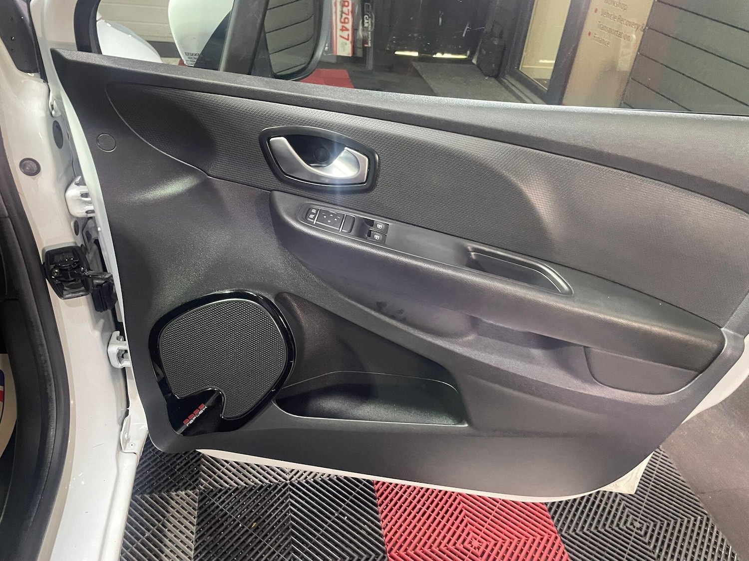 Used Renault Clio for sale - 76549845: Photo 40