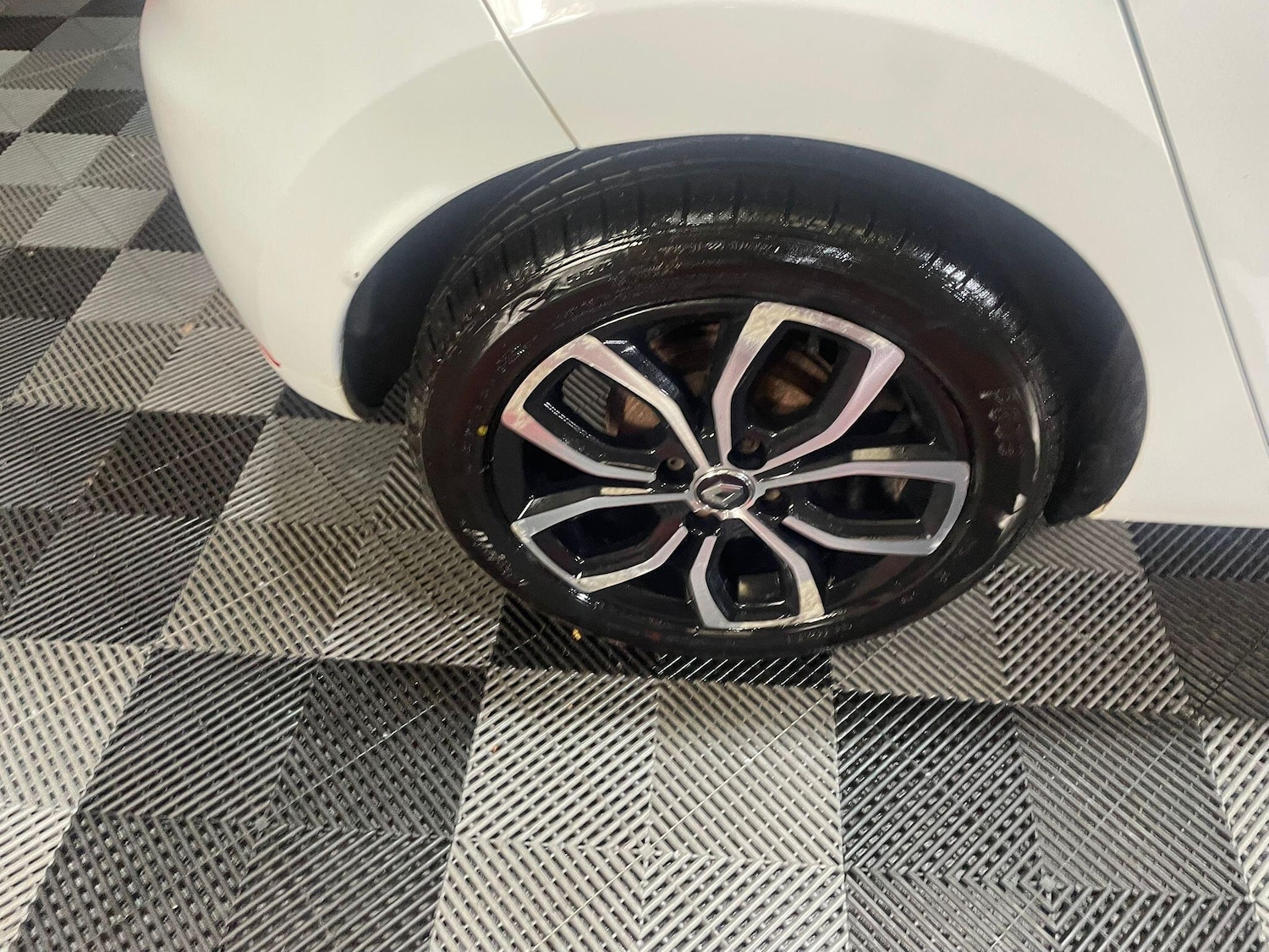Used Renault Clio for sale - 76549845: Photo 43