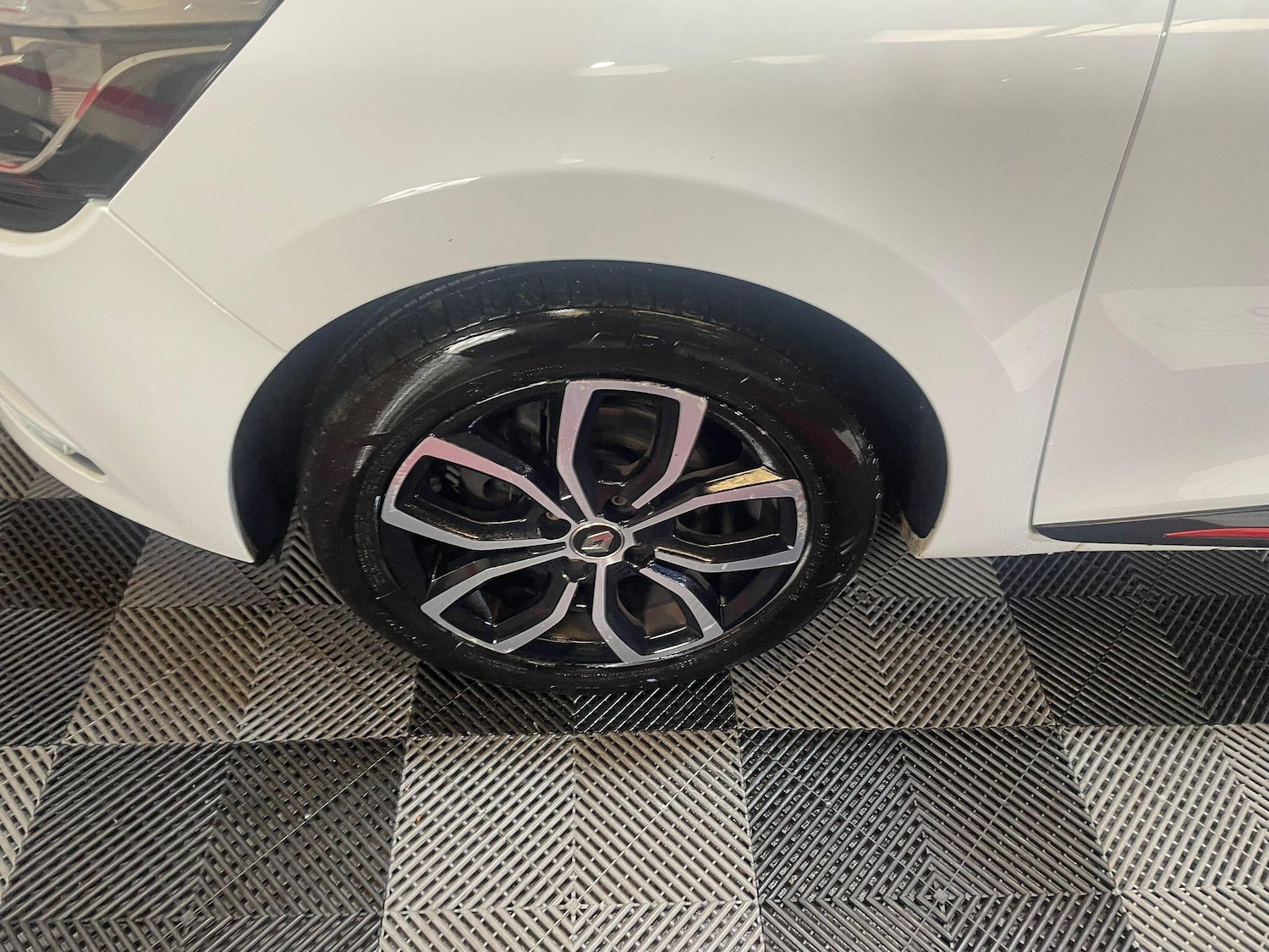 Used Renault Clio for sale - 76549845: Photo 44