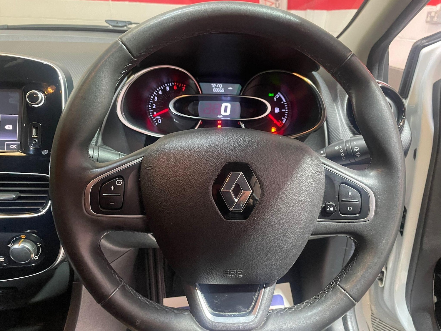 Used Renault Clio for sale - 76549845: Photo 48