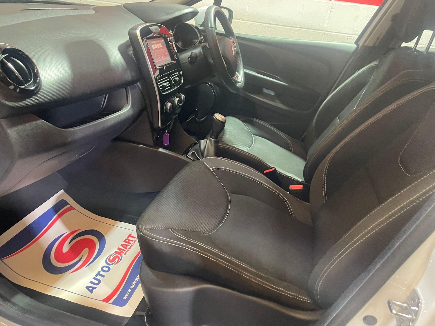 Used Renault Clio for sale - 76549845: Photo 50