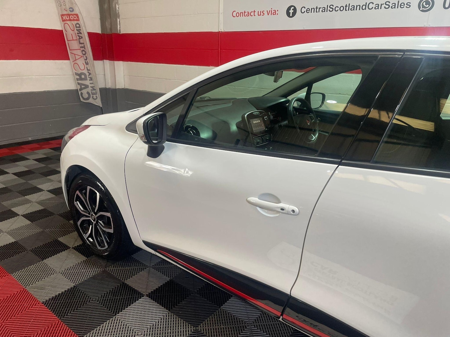 Used Renault Clio for sale - 76549845: Photo 53