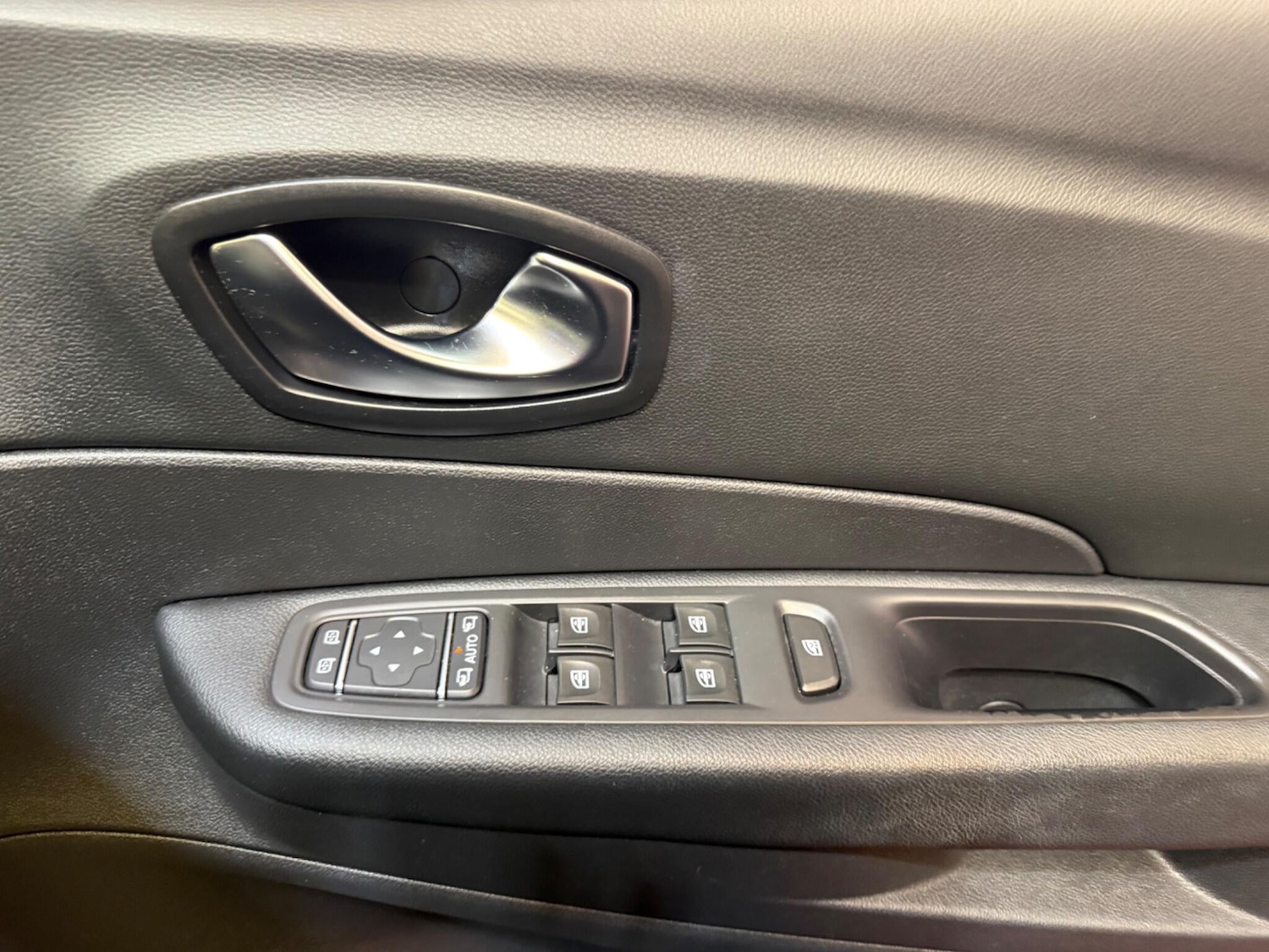 Used Renault Captur for sale - 78073174: Photo 33