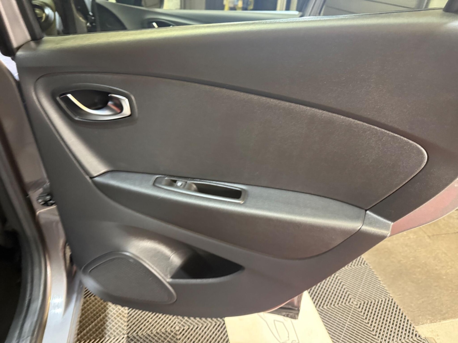 Used Renault Captur for sale - 78073174: Photo 34