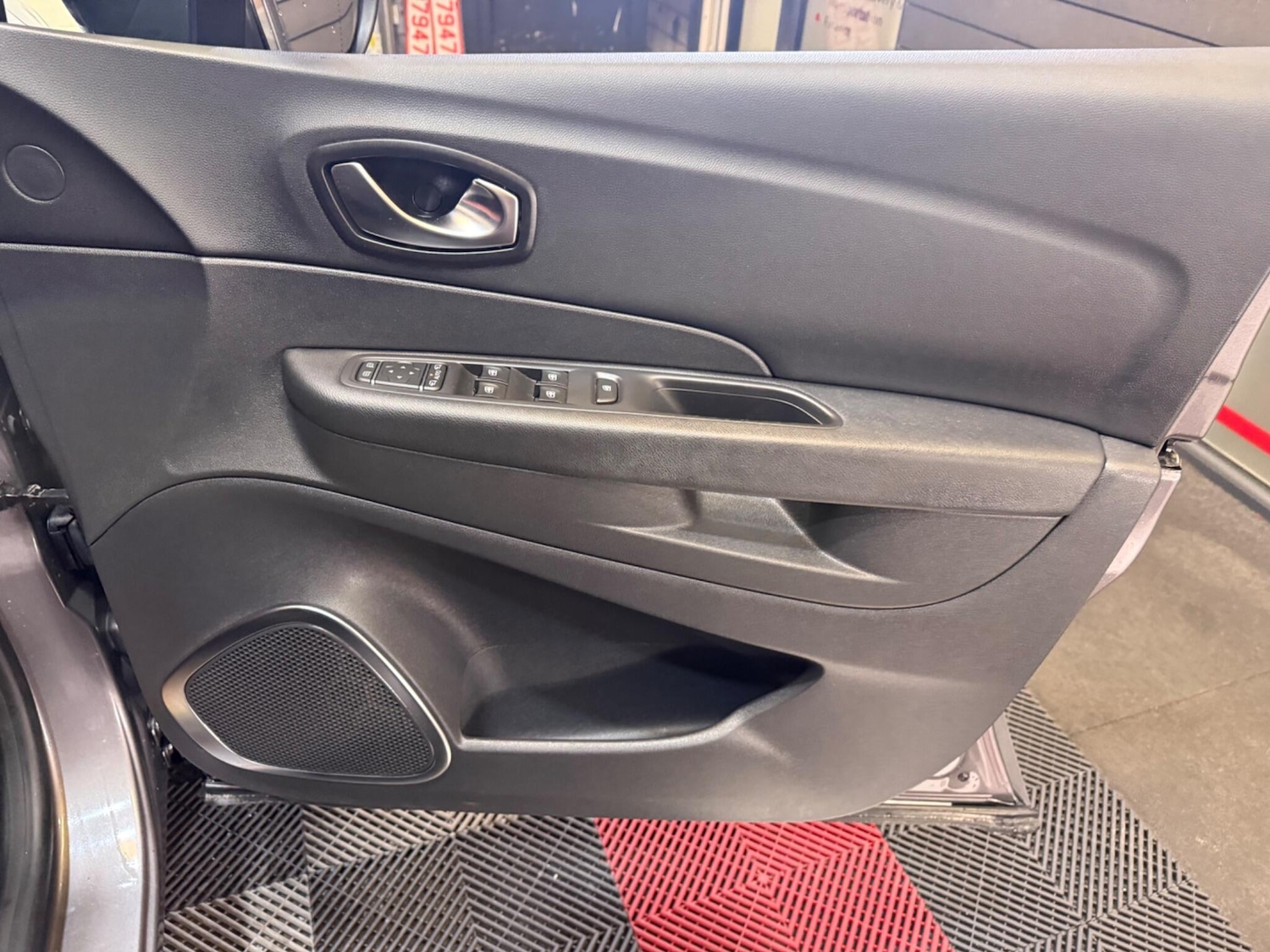 Used Renault Captur for sale - 78073174: Photo 35