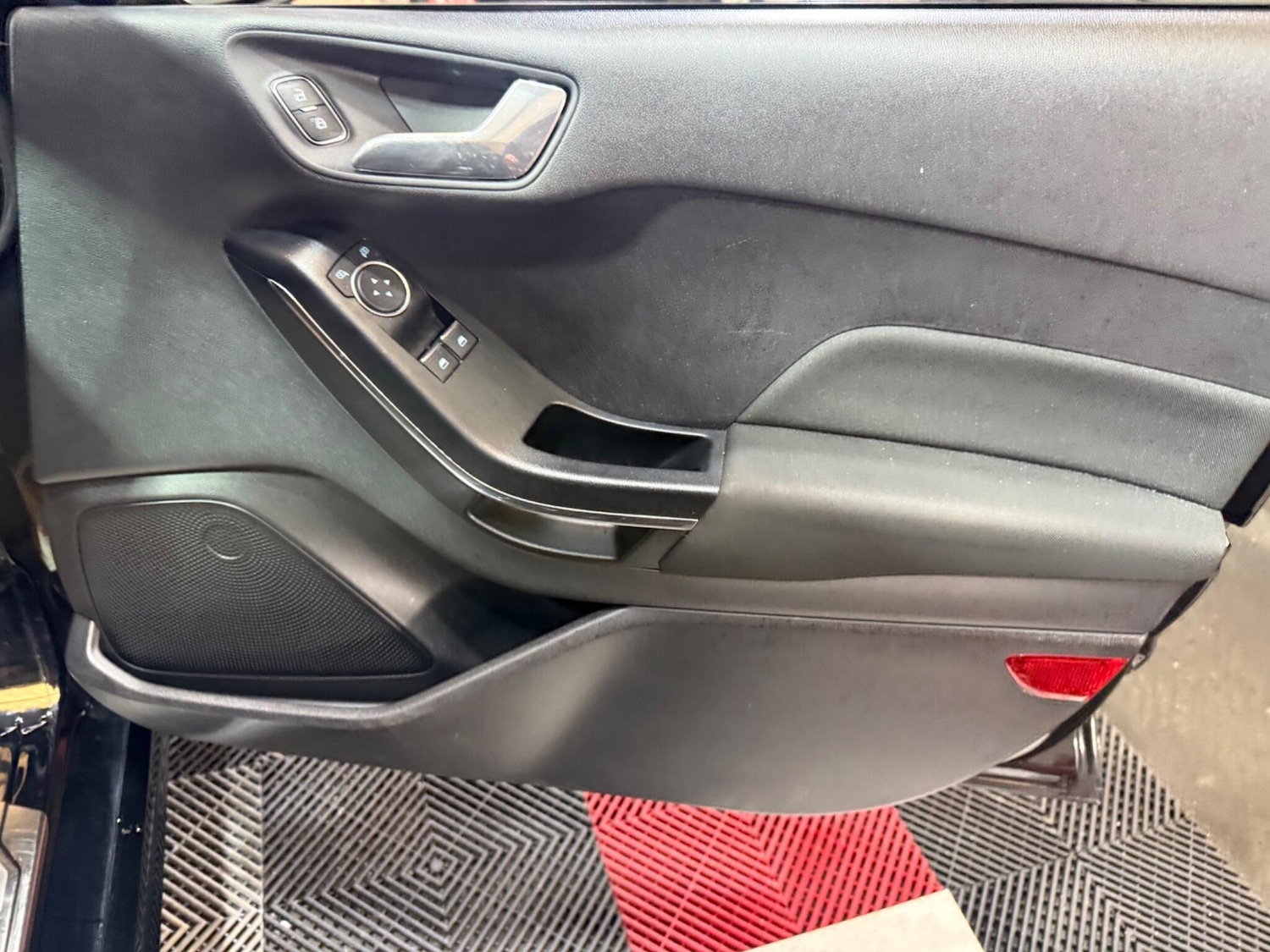 Used Ford Fiesta 2018 for sale - 76887068: Photo 32