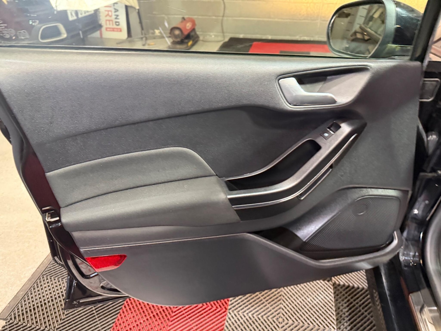 Used Ford Fiesta 2018 for sale - 76887068: Photo 34