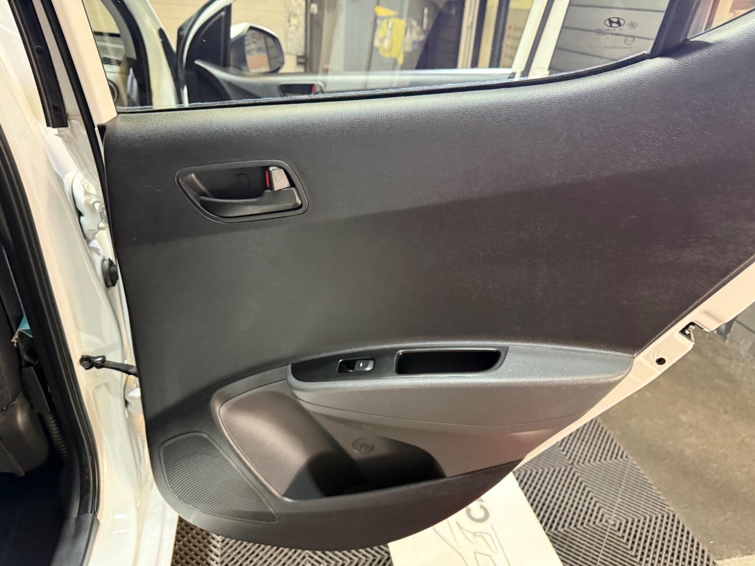 Used Hyundai i10 2018 for sale - 78085804: Photo 39