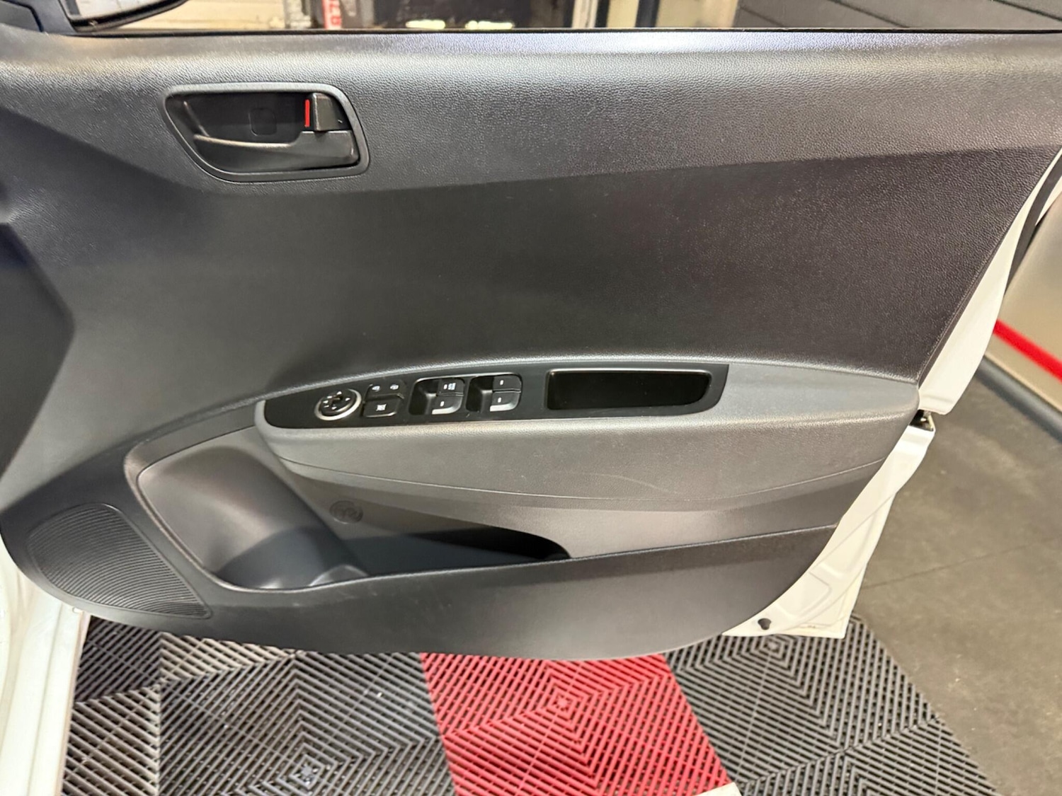 Used Hyundai i10 2018 for sale - 78085804: Photo 40