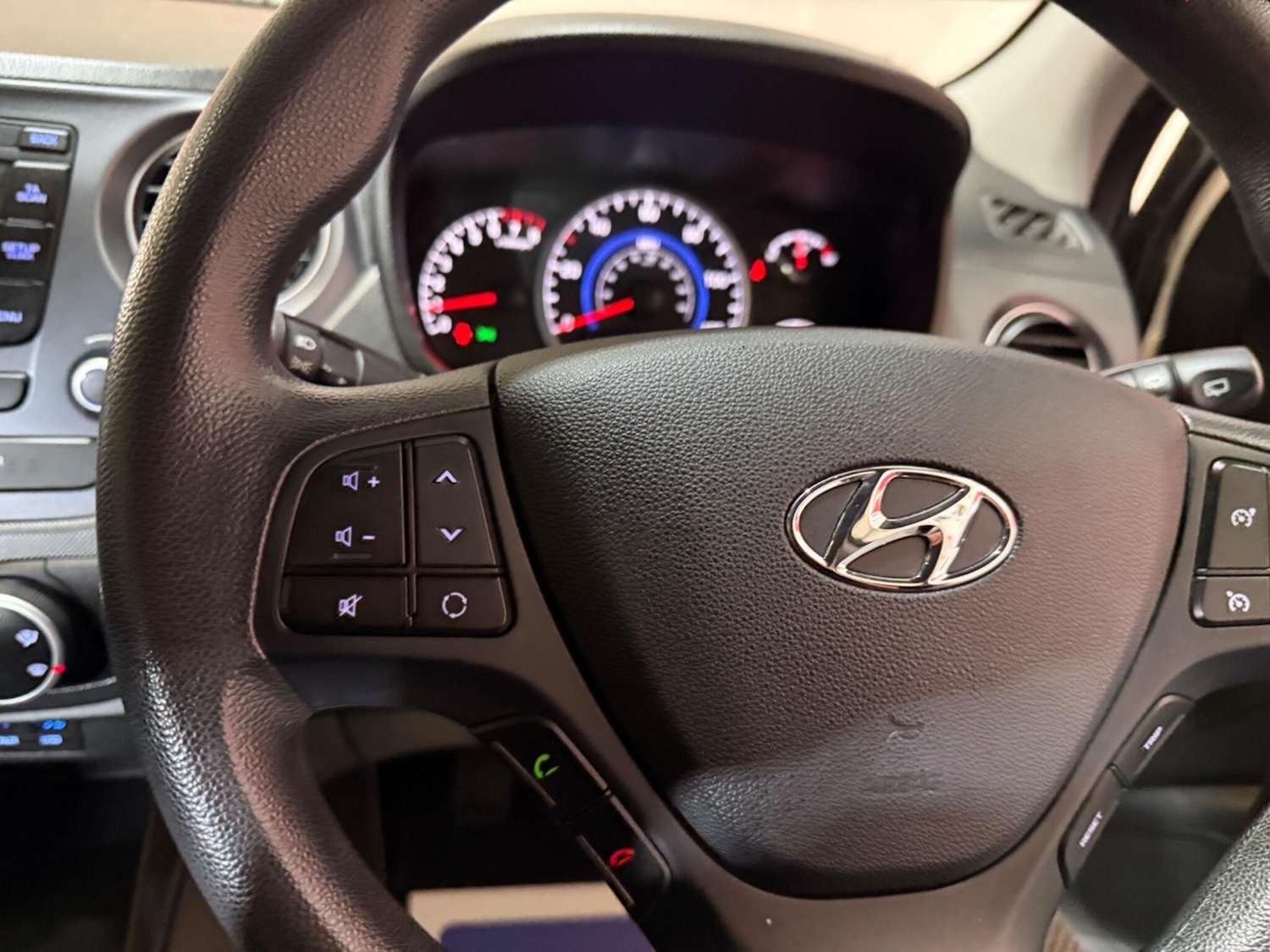 Used Hyundai i10 2018 for sale - 78085804: Photo 54