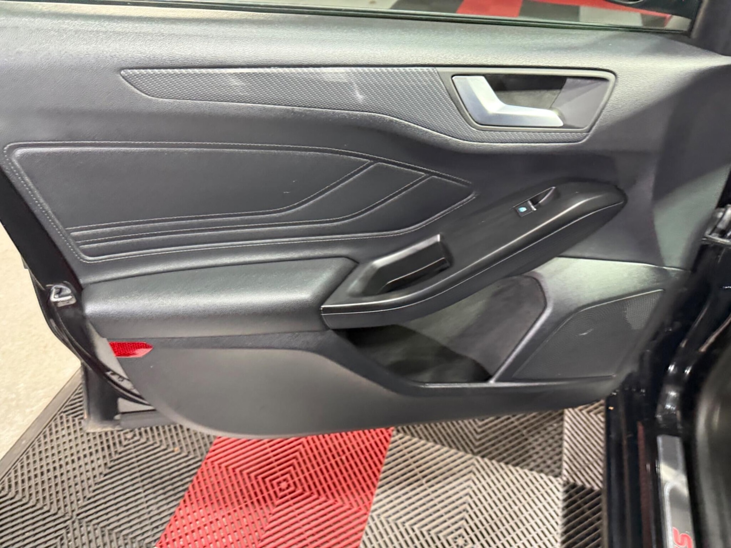 Used Ford Focus for sale - 76824052: Photo 38