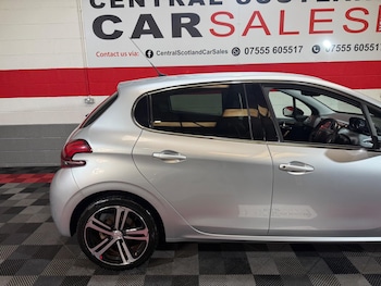 Used Peugeot 208 2018 for sale - 79412583: Photo