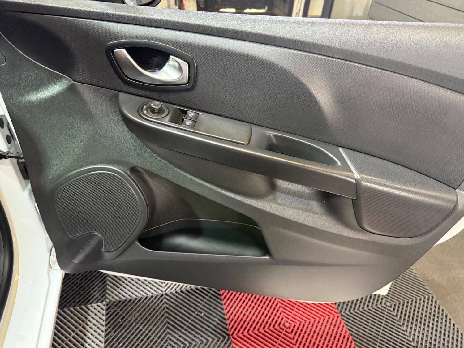 Used Renault Clio 2016 for sale - 76108848: Photo 17