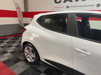 Used Renault Clio 2016 for sale - 76108848: Photo