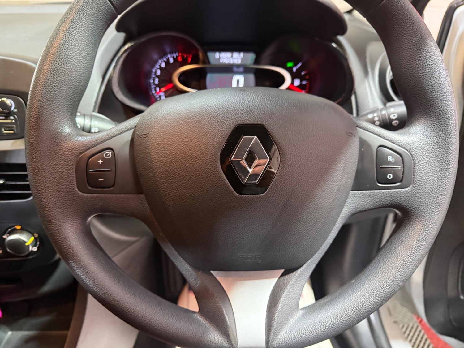 Used Renault Clio 2016 for sale - 76108848: Photo 43