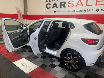 Used Renault Clio 2018 for sale - 76409594: Photo