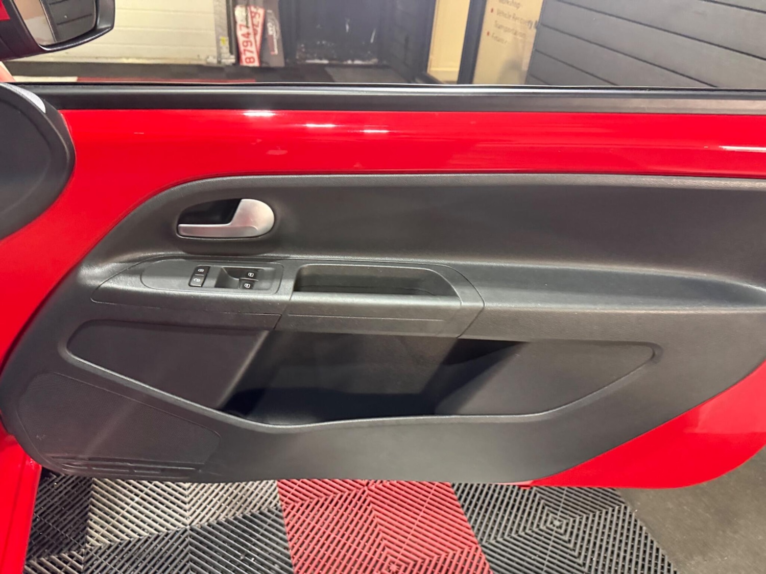 Used Volkswagen up! 2018 for sale - 77331713: Photo 28