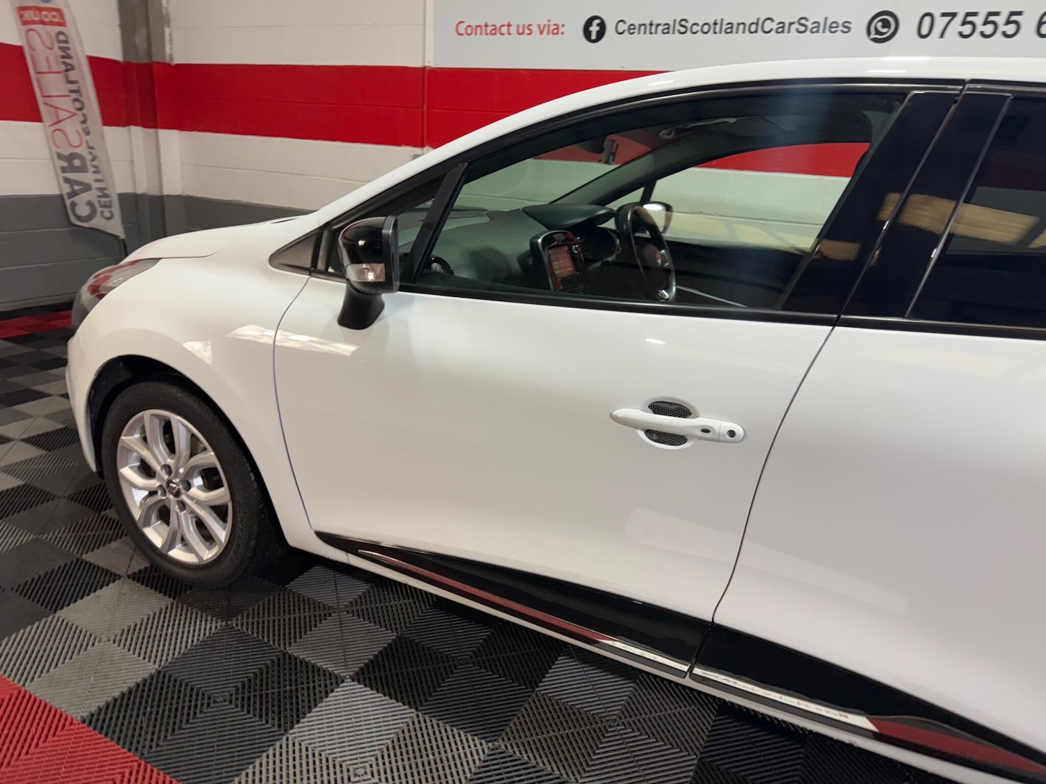 Used Renault Clio 2017 for sale - 76765228: Photo 10