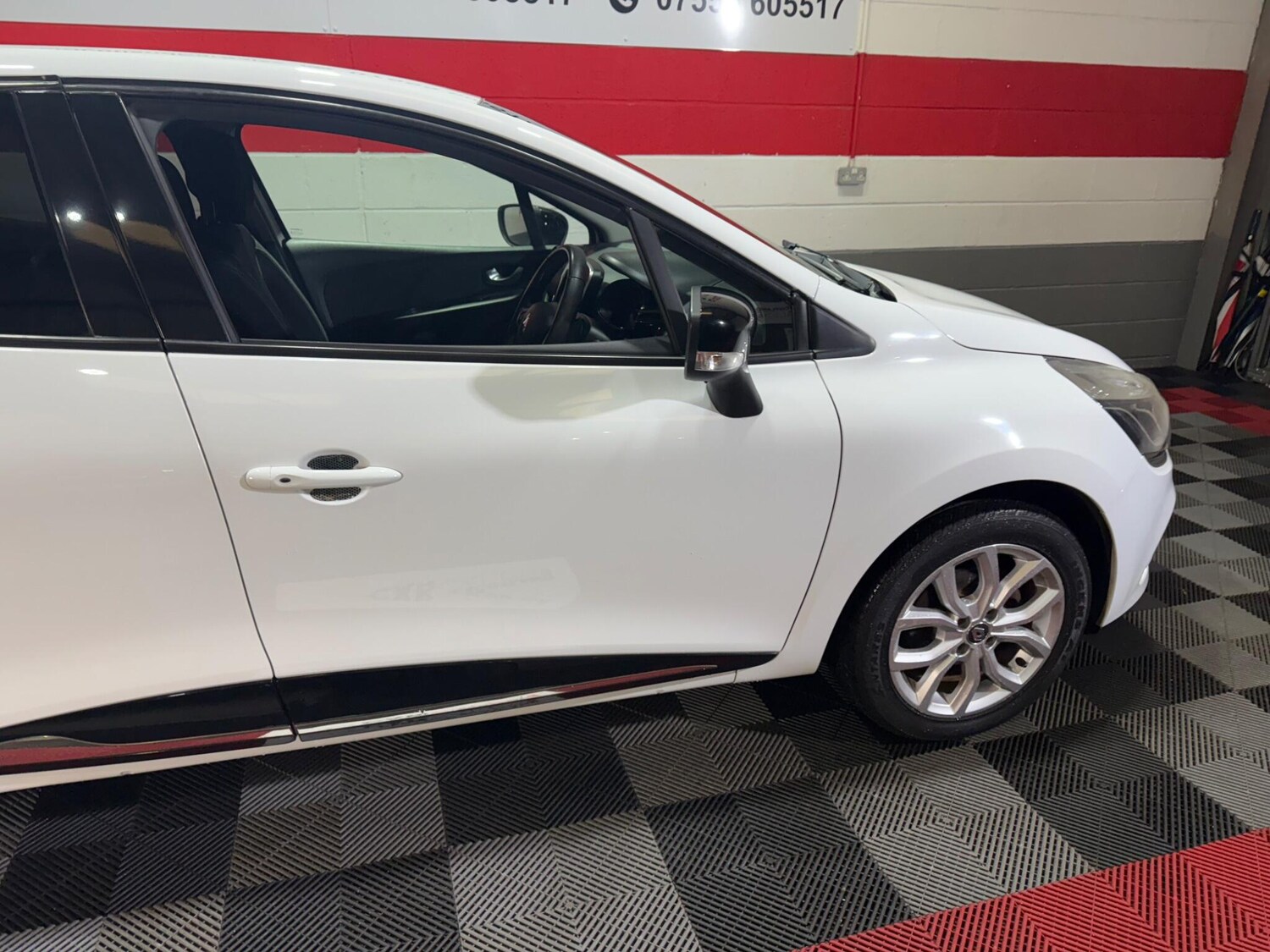 Used Renault Clio 2017 for sale - 76765228: Photo 15