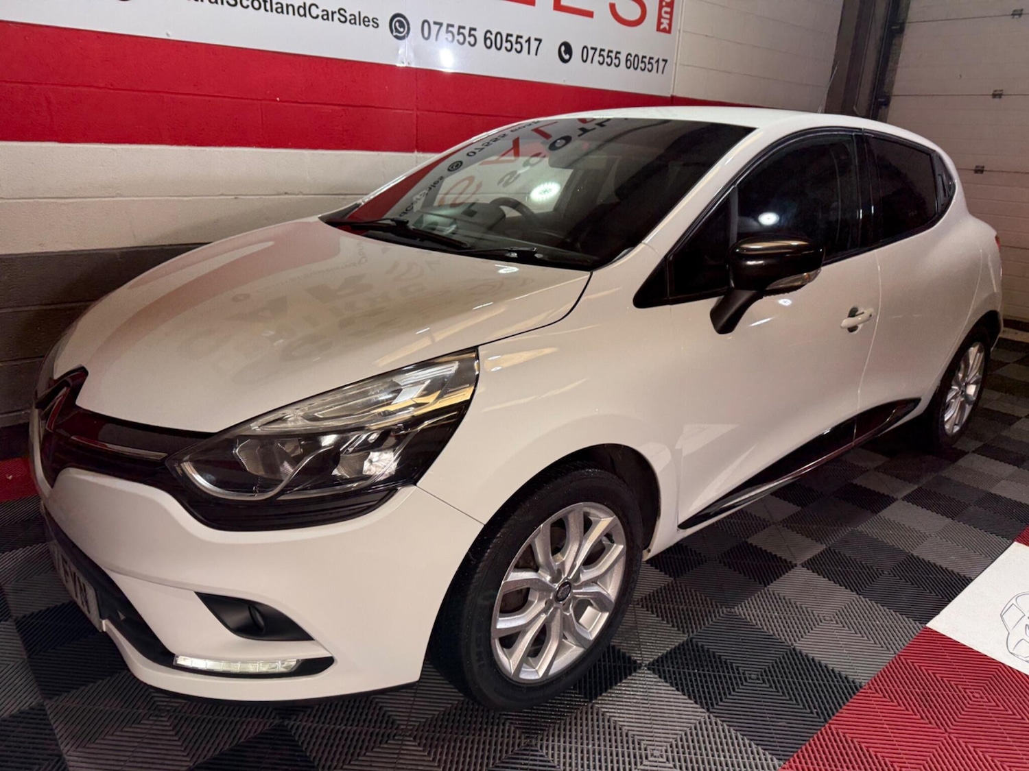 Used Renault Clio 2017 for sale - 76765228: Photo 2