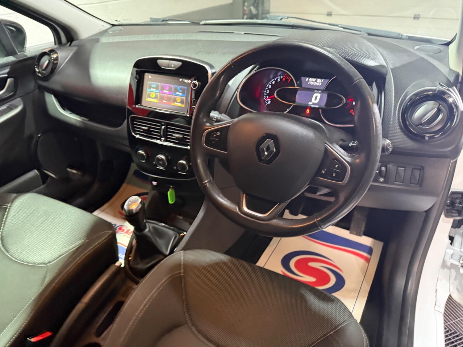 Used Renault Clio 2017 for sale - 76765228: Photo 21