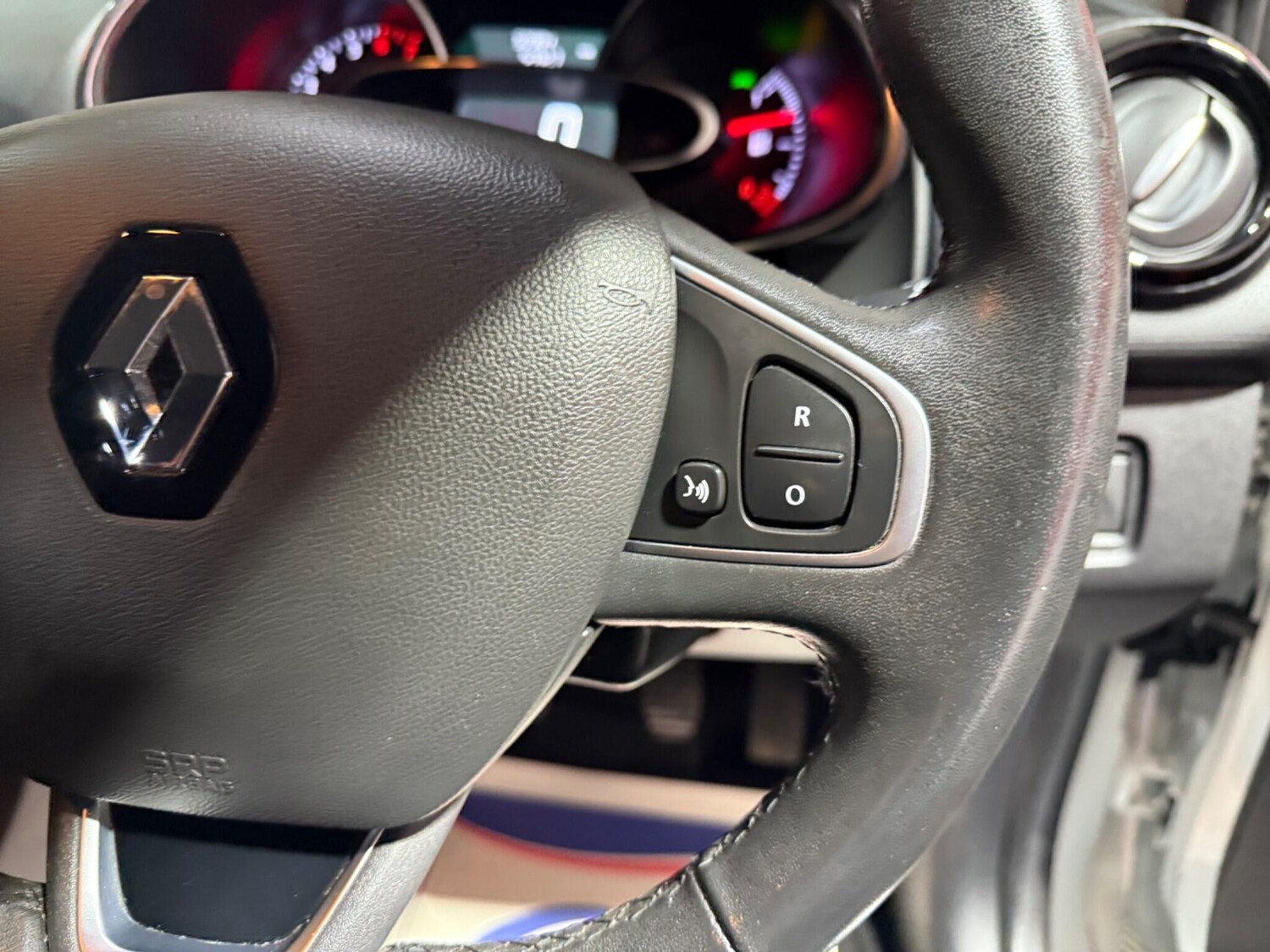 Used Renault Clio 2017 for sale - 76765228: Photo 34