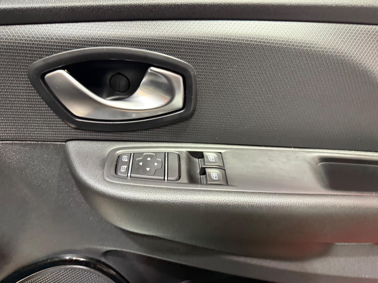 Used Renault Clio 2017 for sale - 76765228: Photo 36