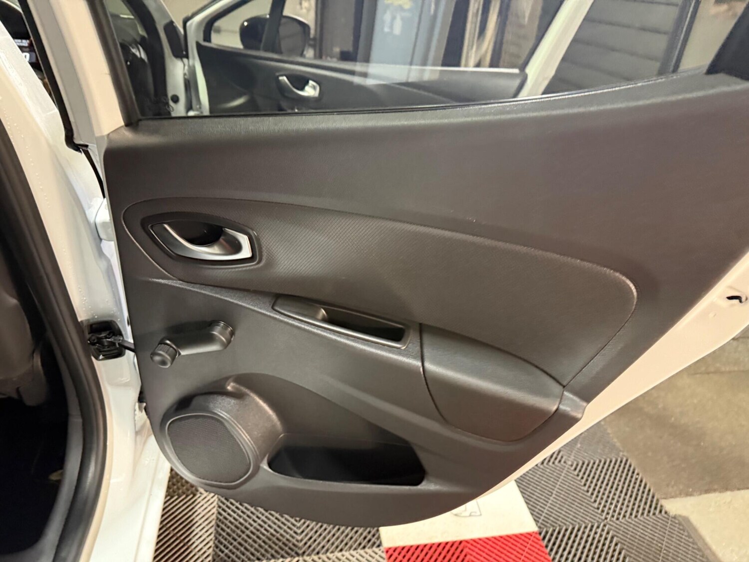 Used Renault Clio 2017 for sale - 76765228: Photo 37