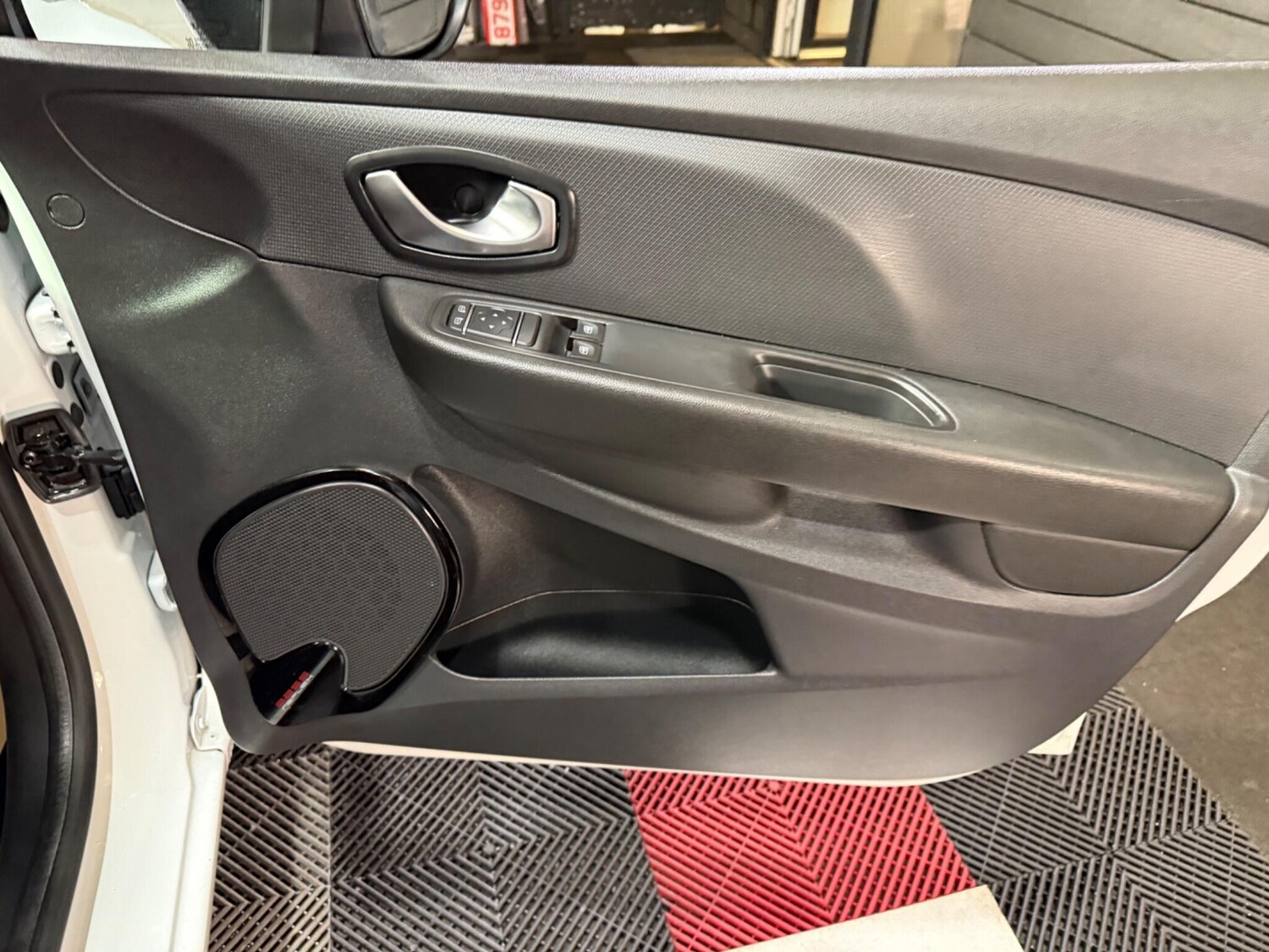 Used Renault Clio 2017 for sale - 76765228: Photo 38