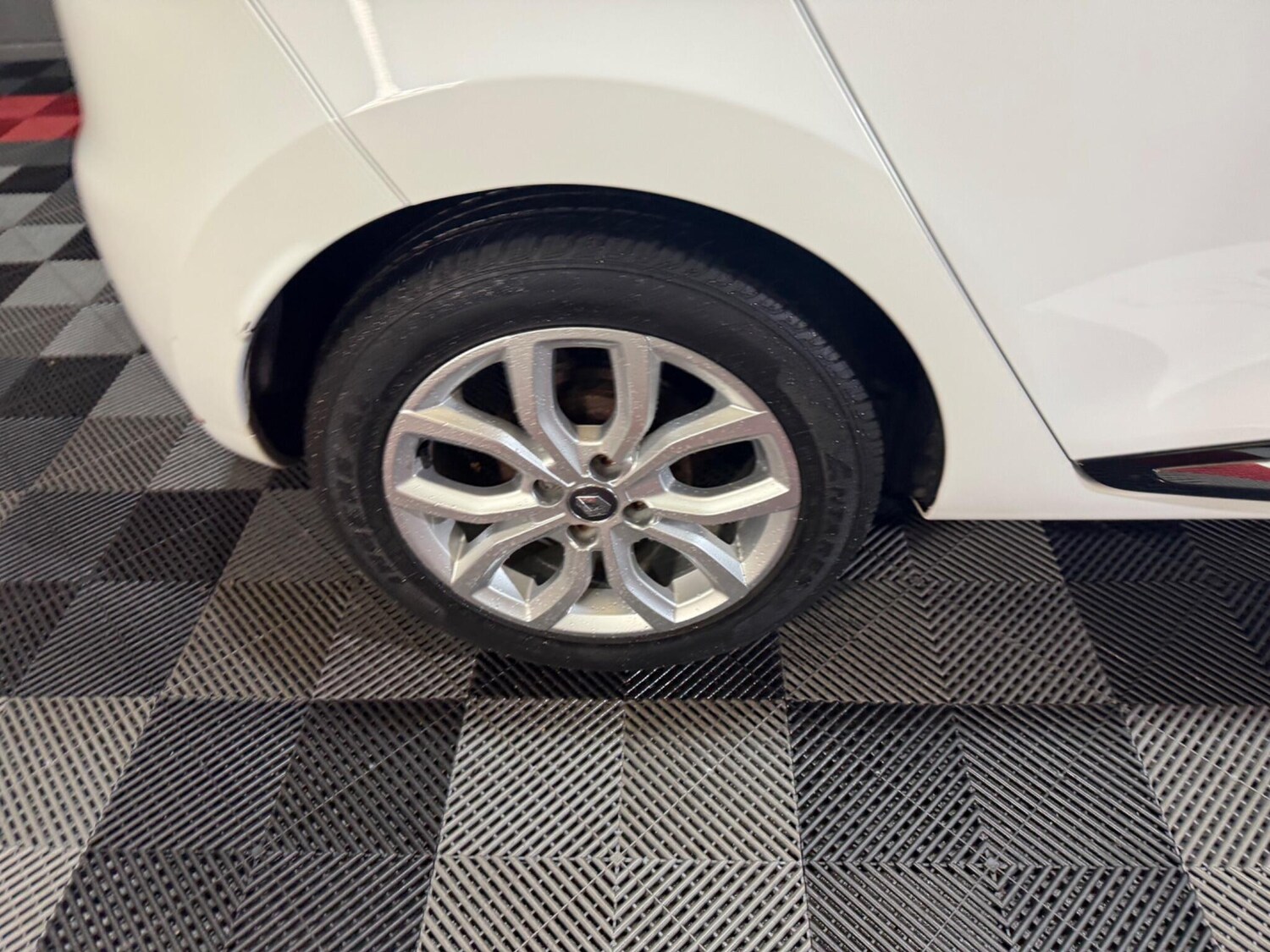 Used Renault Clio 2017 for sale - 76765228: Photo 41