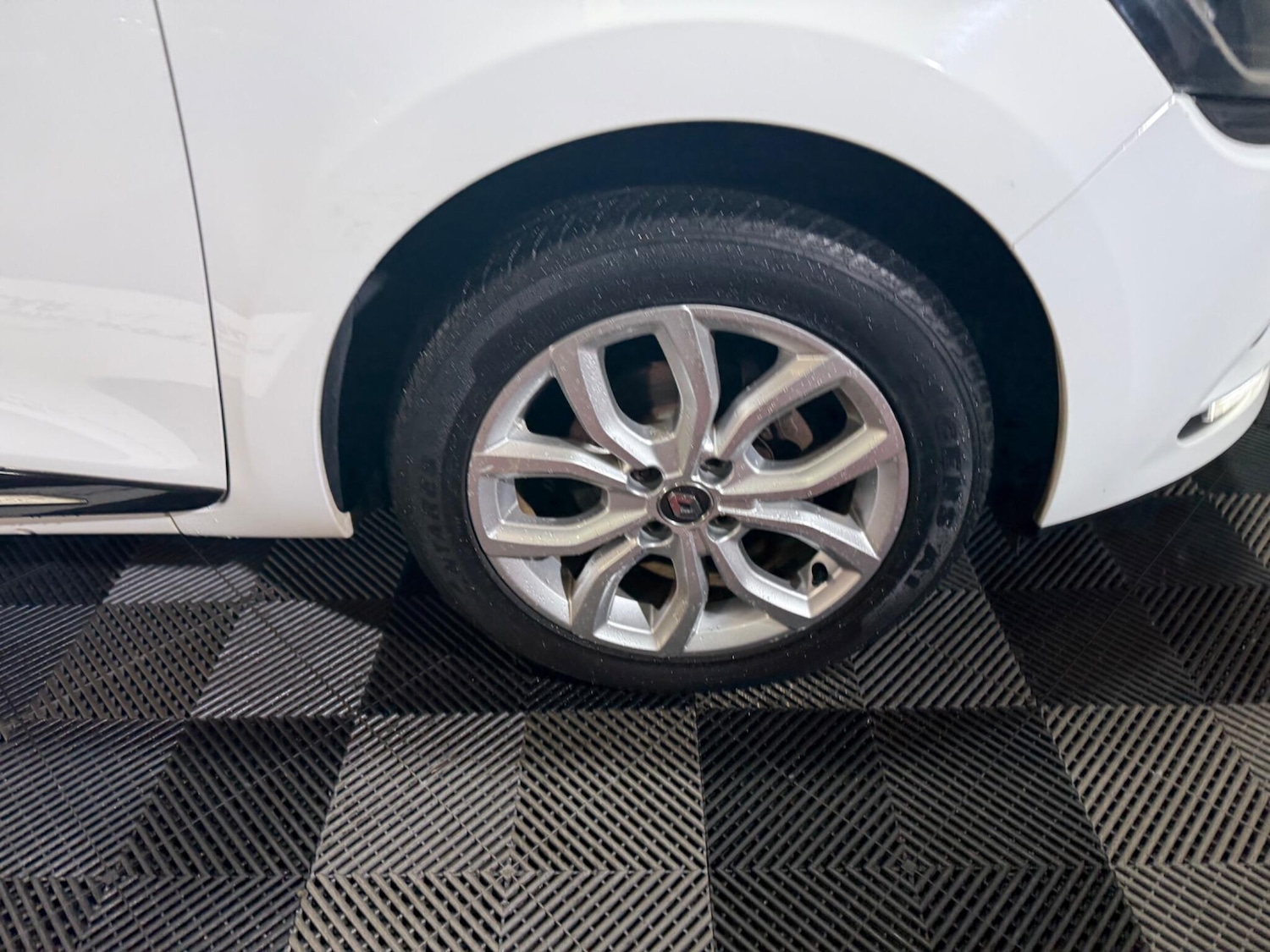 Used Renault Clio 2017 for sale - 76765228: Photo 42