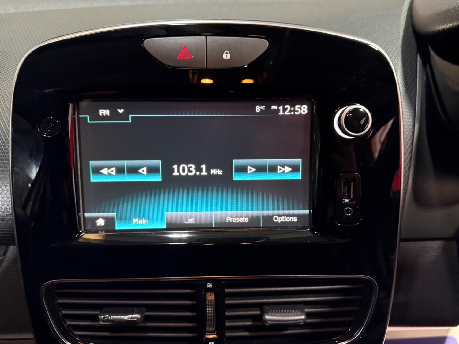 Used Renault Clio 2017 for sale - 76765228: Photo 46