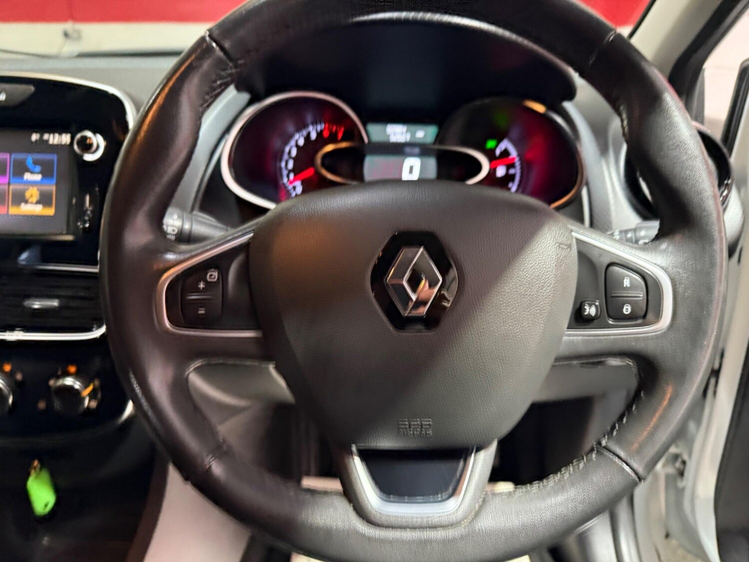 Used Renault Clio 2017 for sale - 76765228: Photo 57